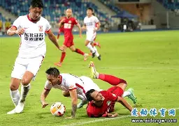 问鼎国际-杯赛巅峰对决！吴越火狐队小胜嵩山青龙队，摔跤赛场再起波澜；临场应变见真章的简单介绍