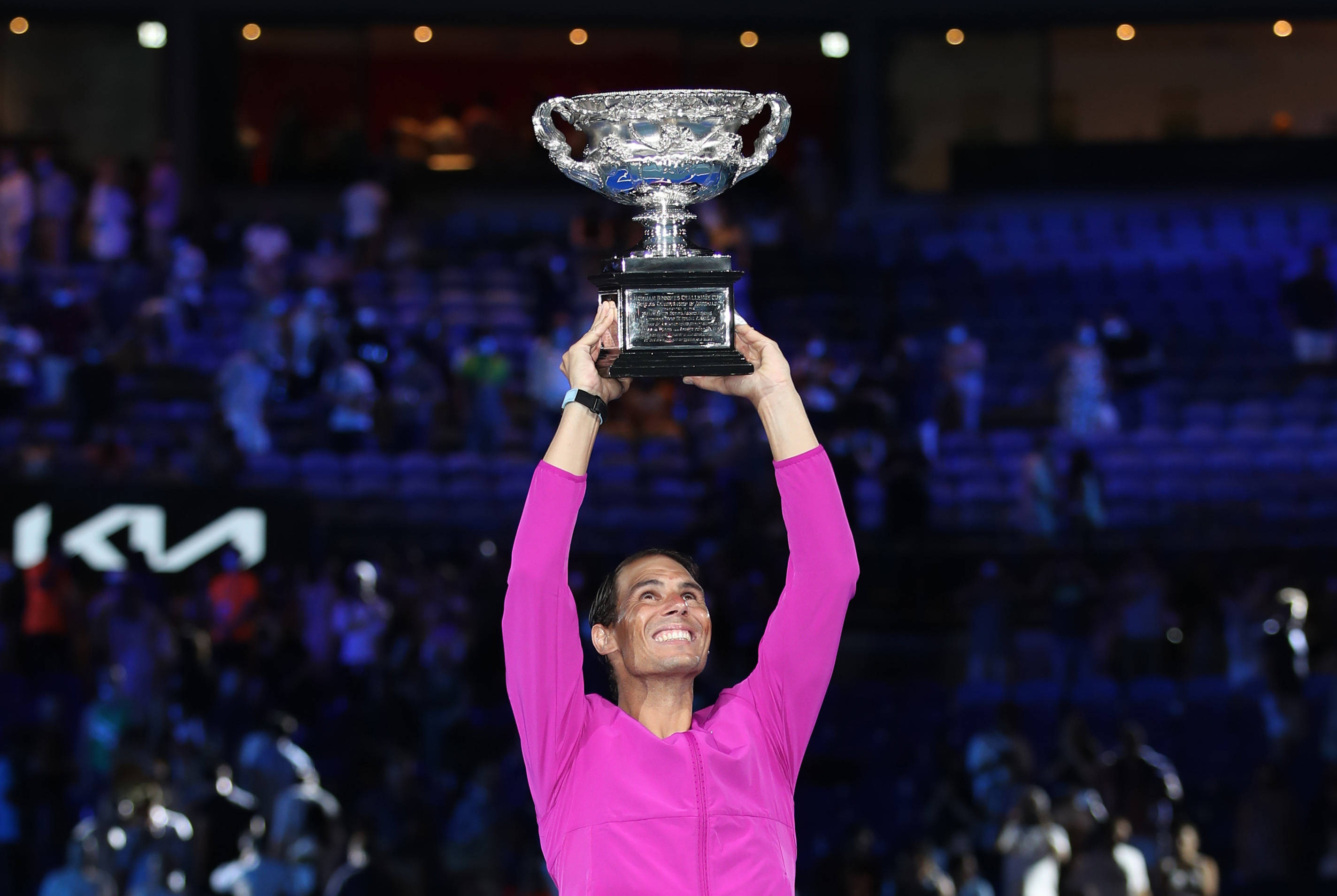 问鼎娱乐-包含纳达尔迎来三赛季高光表现，皇家马德里球迷沸腾！的词条